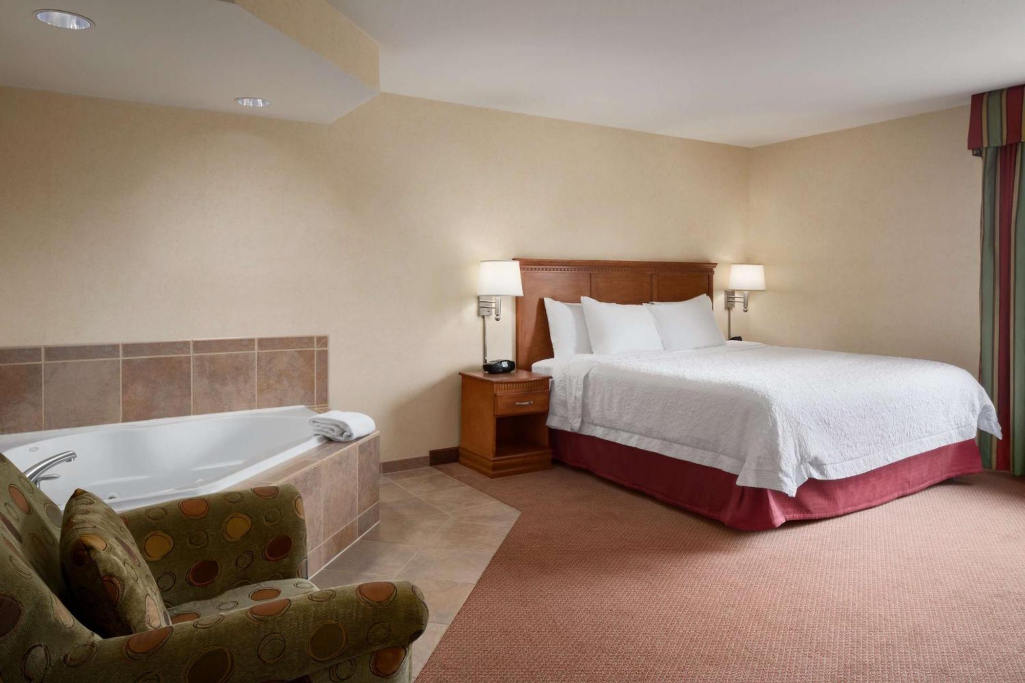 Hampton Inn Belle Vernon Exteriör bild