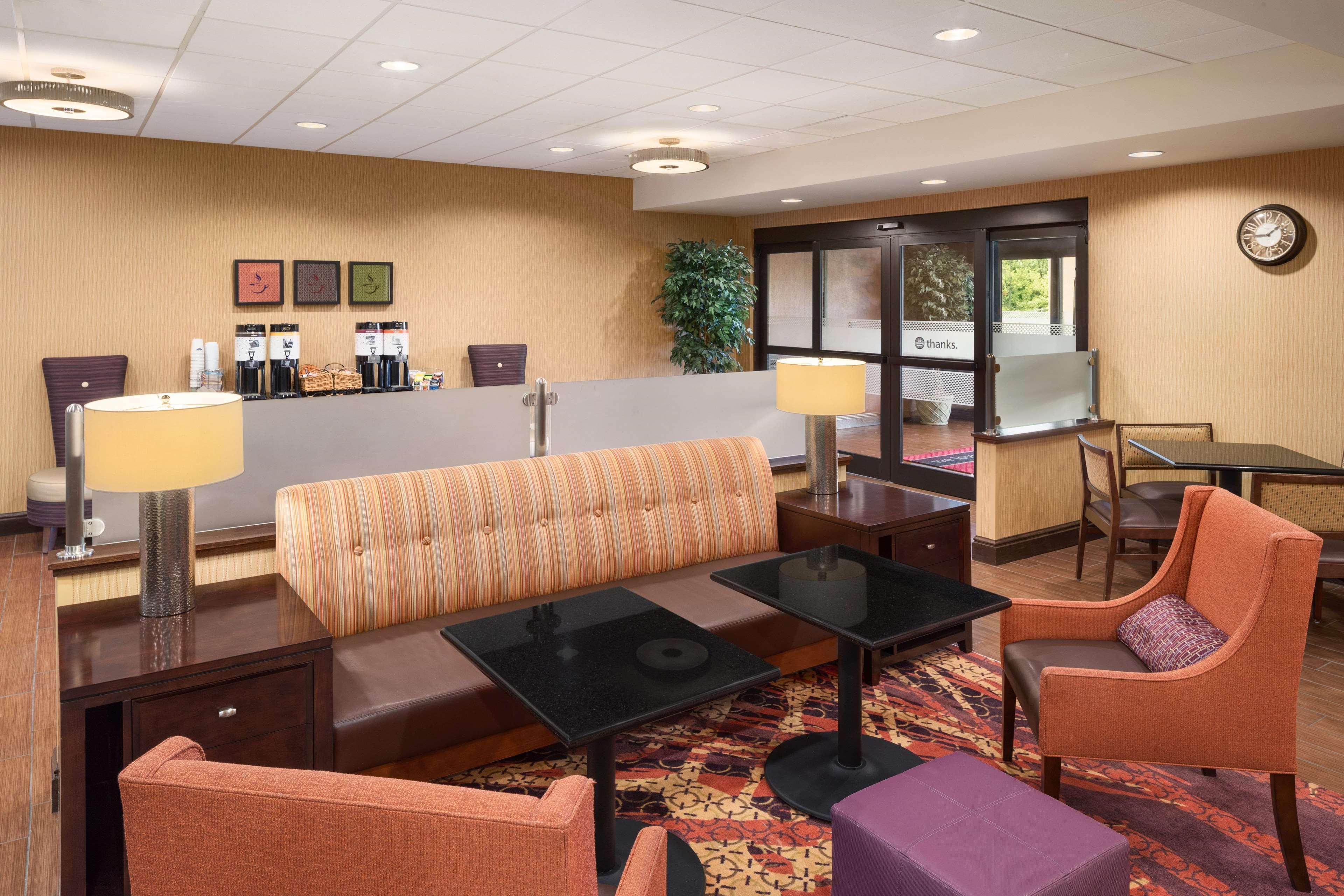 Hampton Inn Belle Vernon Exteriör bild