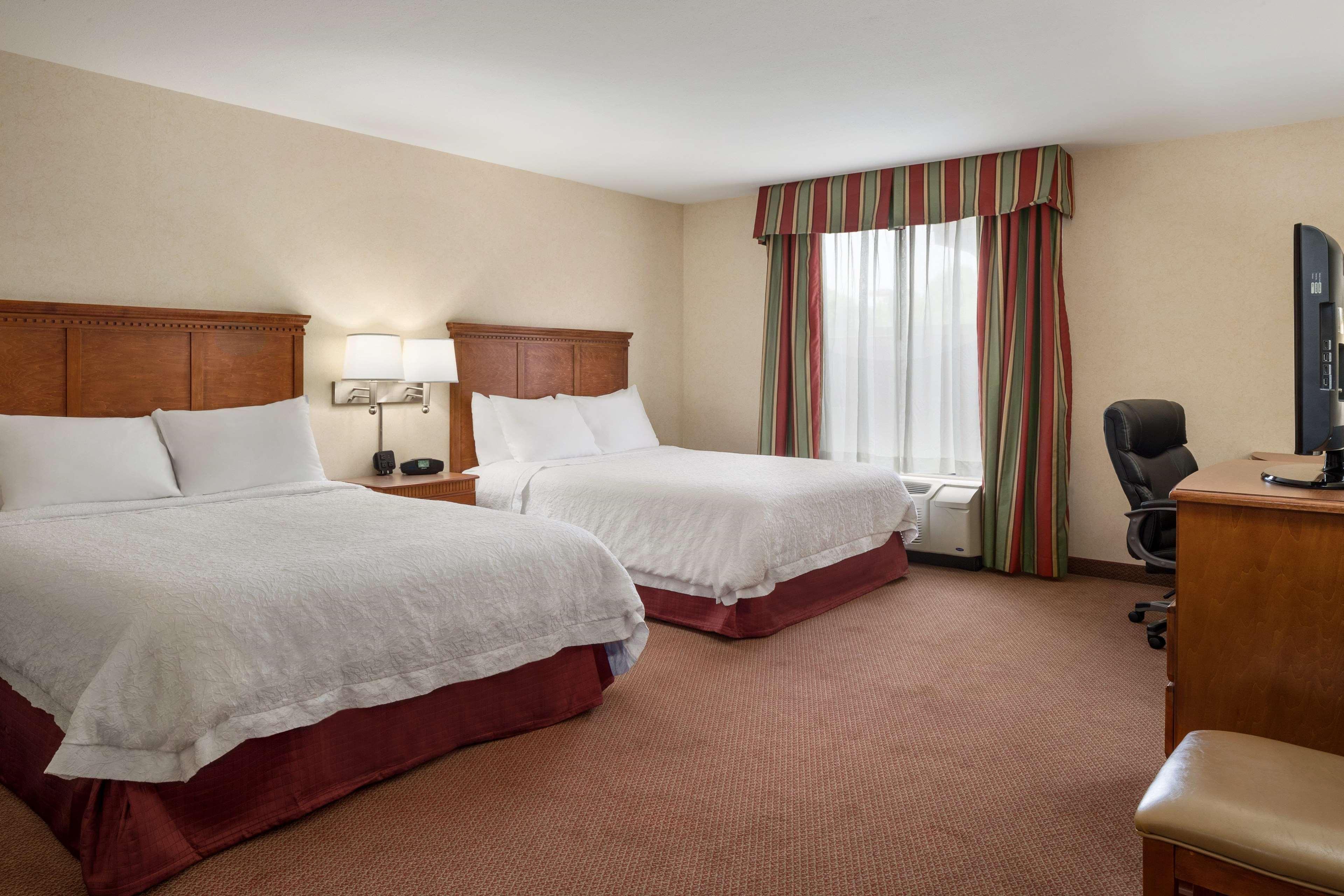 Hampton Inn Belle Vernon Exteriör bild