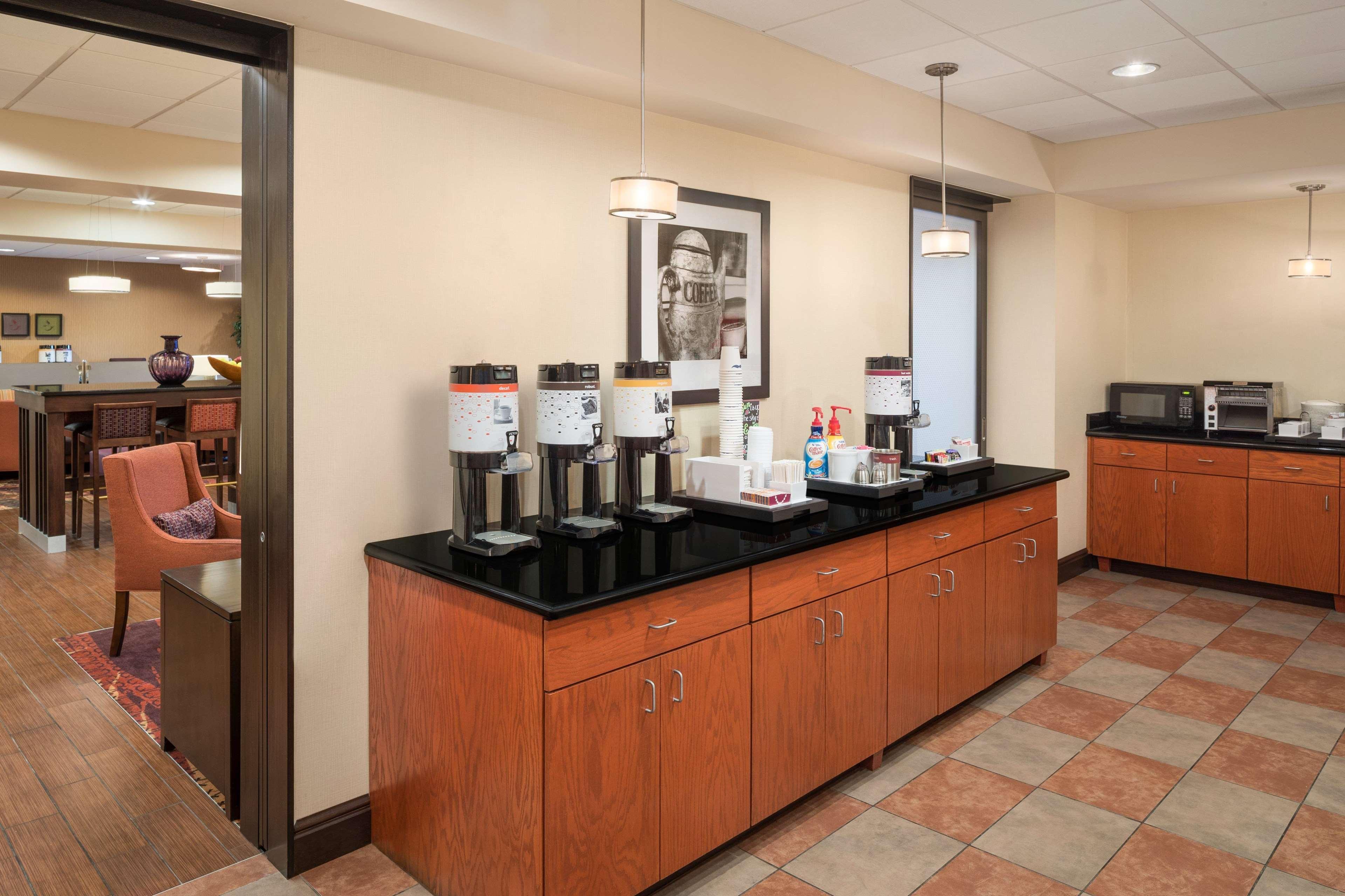 Hampton Inn Belle Vernon Exteriör bild