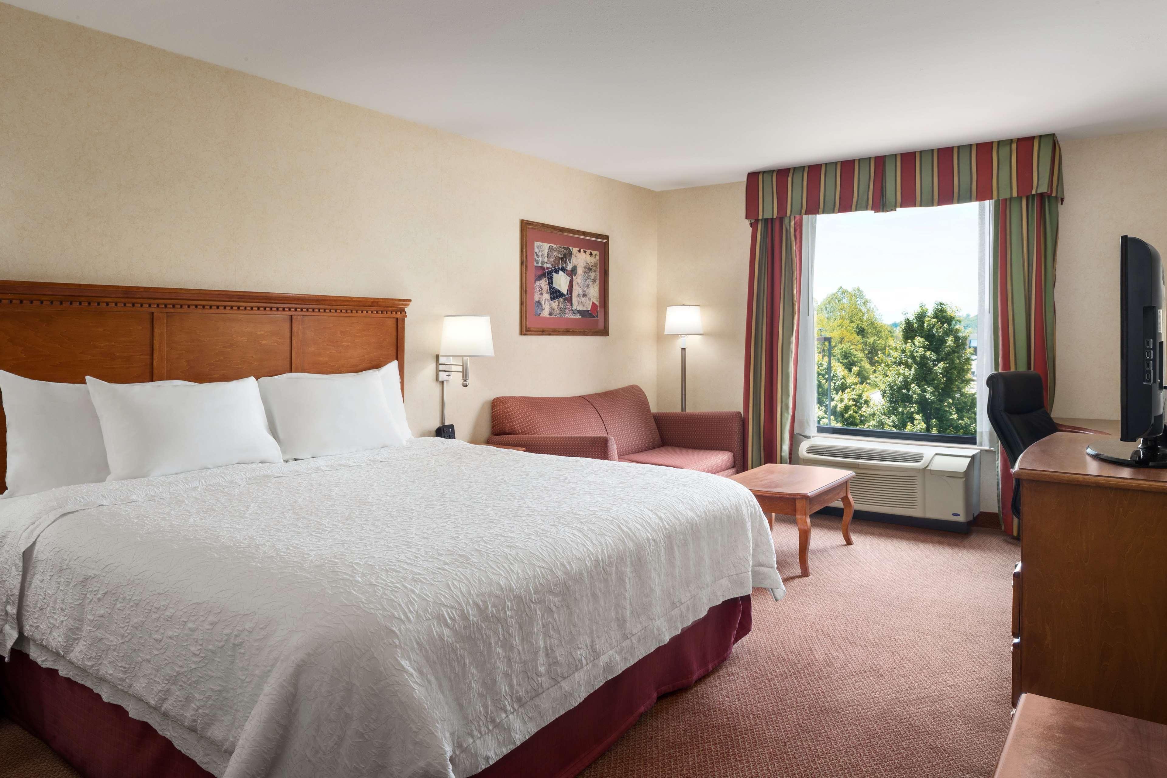 Hampton Inn Belle Vernon Exteriör bild